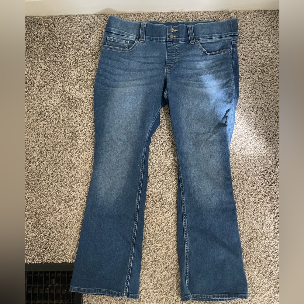 4/$20! Lee Women's Bootcut Pull-on Jeans